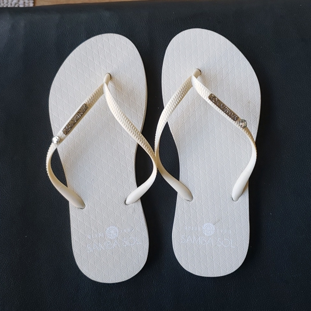 Samba Sol flip flops size 7/8 off while